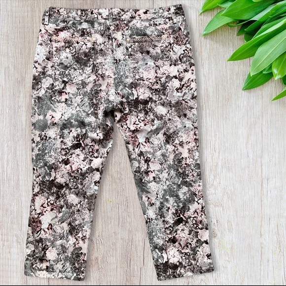 🌸Bandolino Karyn Capris Boyfriend Style Floral Crop Pants - Picture 3 of 15